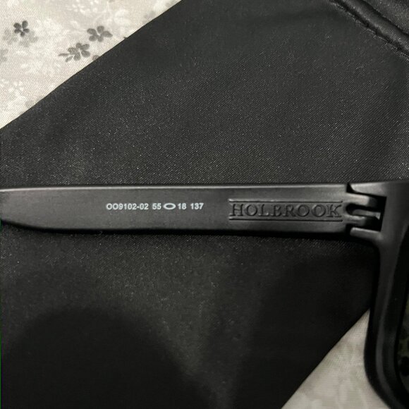 Oakley Men's Black and Blue Sunglasses - Picture 9 of 12